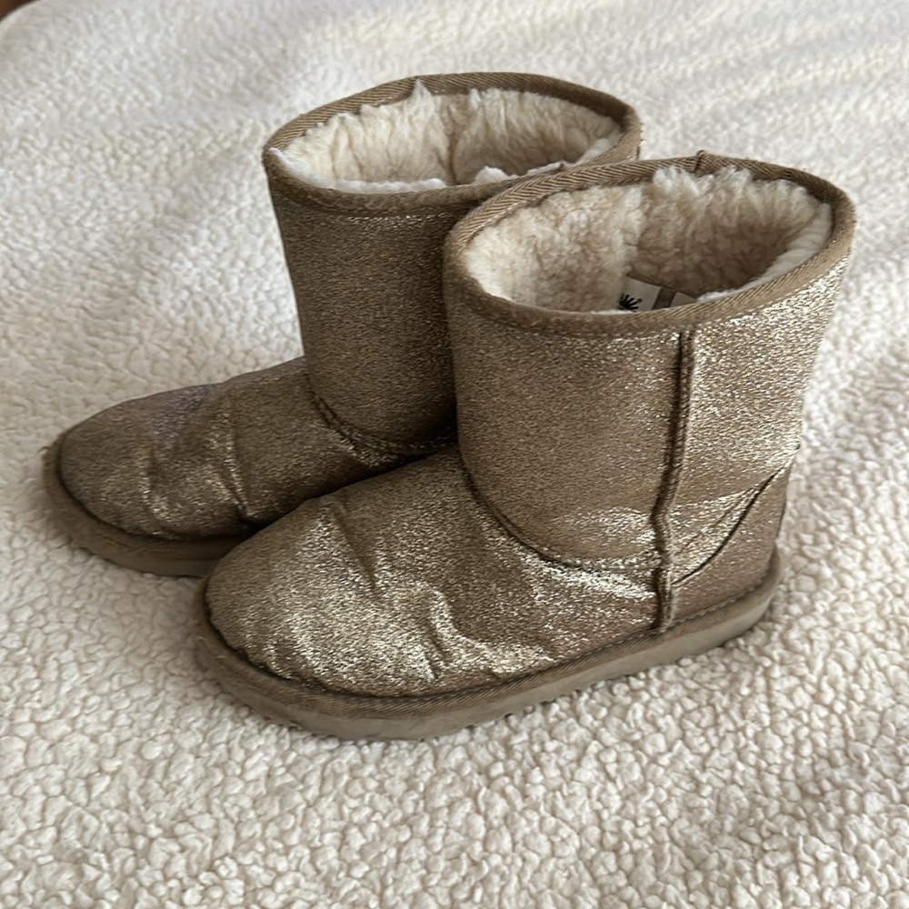 Ugg Boots Big Girl siz 3 Gold Glitter sparkly metallic good PreOwned condition